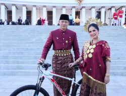 Menangkan Busana Adat Terbaik pada Upacara Penurunan Bendera Sang Merah Putih, Menteri AHY: Tradisi yang Baik untuk Lestarikan Budaya