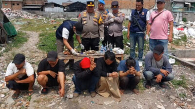 Polisi Tangkap Enam Orang dan Sita Sabu-Ganja saat Gerebek Kampung Boncos