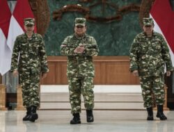 Presiden Prabowo Subianto Pimpin Upacara Parade Senja dan Penurunan Bendera Merah Putih di Akmil Magelang