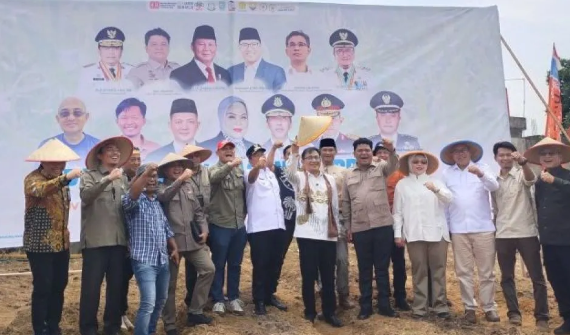 Badan Percepatan Pengentasan Kemiskinan (BP Taskin) mendorong pemanfaatan lahan tidur menjadi lahan produktif, terutama di sektor pertanian.