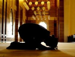 Keutamaan Sholat Tepat Waktu: Kunci Ketenangan Batin dan Pahala Besar di Sisi Allah