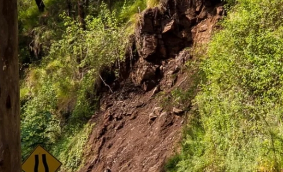 Gubernur Jawa Tengah Kunjungi Longsor Cilacap, Perintah Relokasi