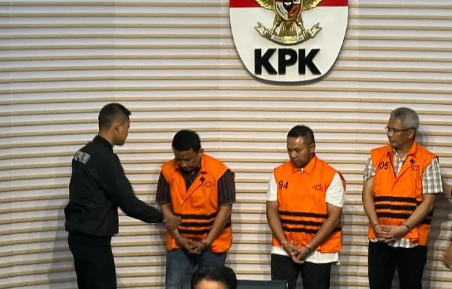 Korupsi Gubernur Riau: Uang Haram Dipakai Traveling ke Luar Negeri