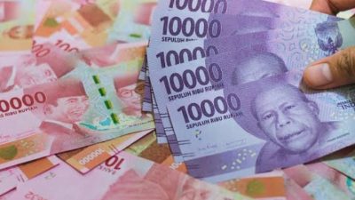 Rupiah Melemah ke 16.695, Sentimen Hawkish The Fed Jadi Biang Kerok