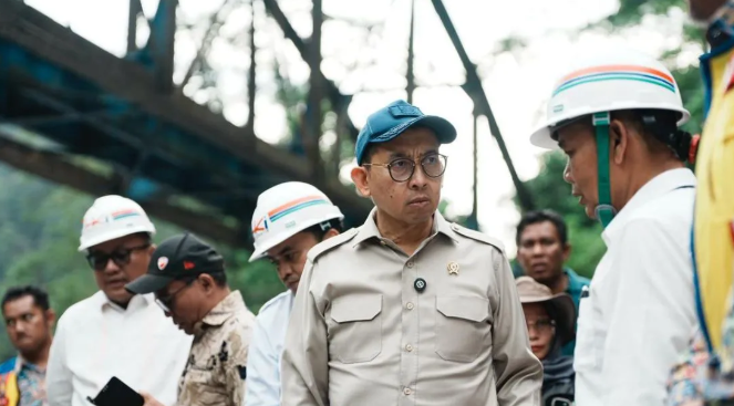 Fadli Zon Tinjau Kerusakan Situs Cagar Budaya Ombilin